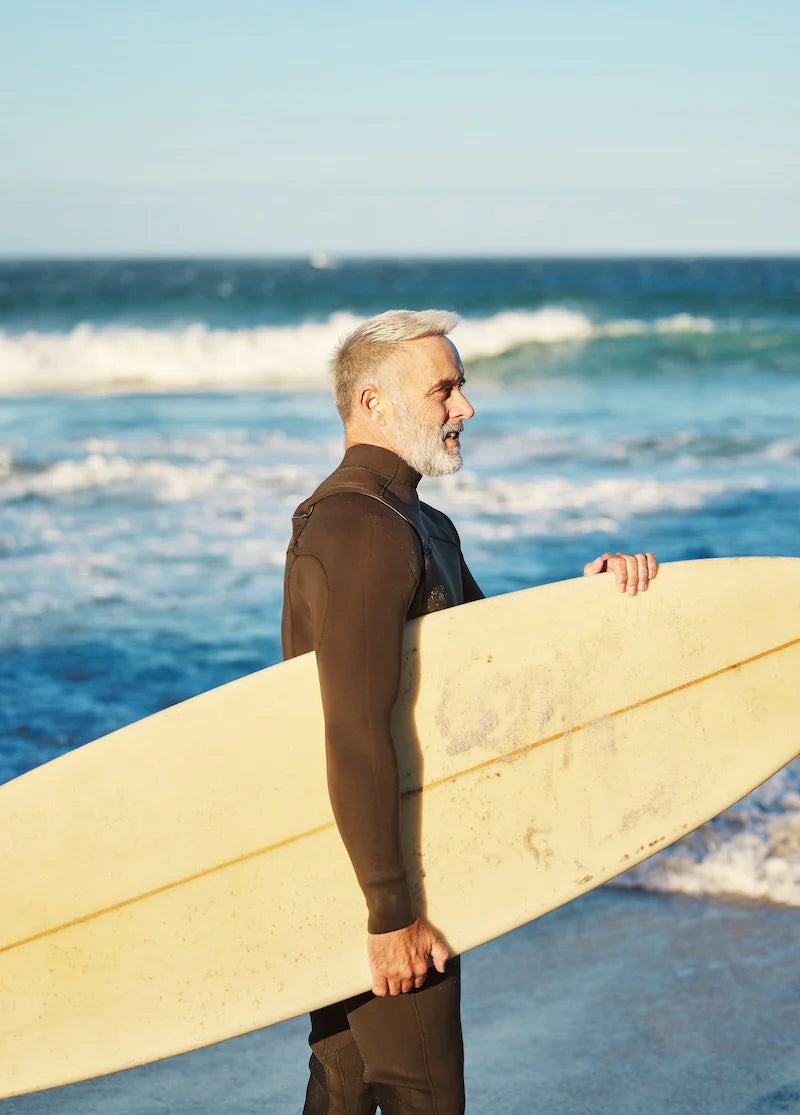 senior-man-beach-and-surfboard-surfer-ready-to-s-2022-12-12-17-26-06-utc.webp